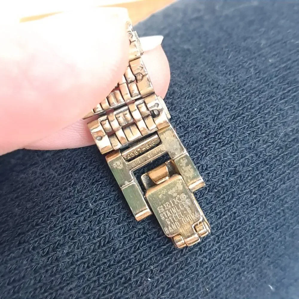 Vintage Seiko Watch Women Gold Tone Gold Dial Rectangle bracelet 2E20-7023 dress